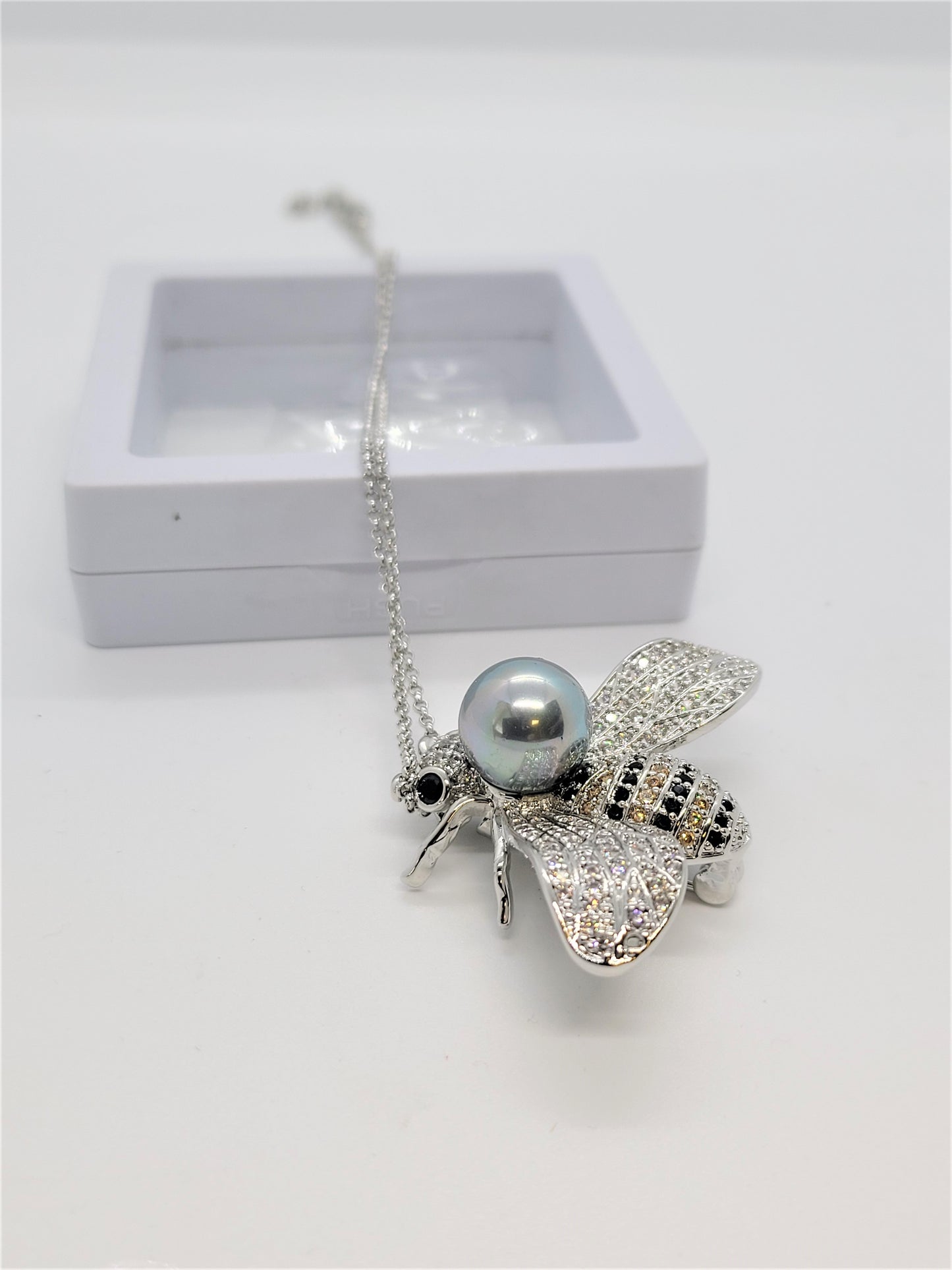 Stunning Crystal Bee Brooch Necklace Silver Tone