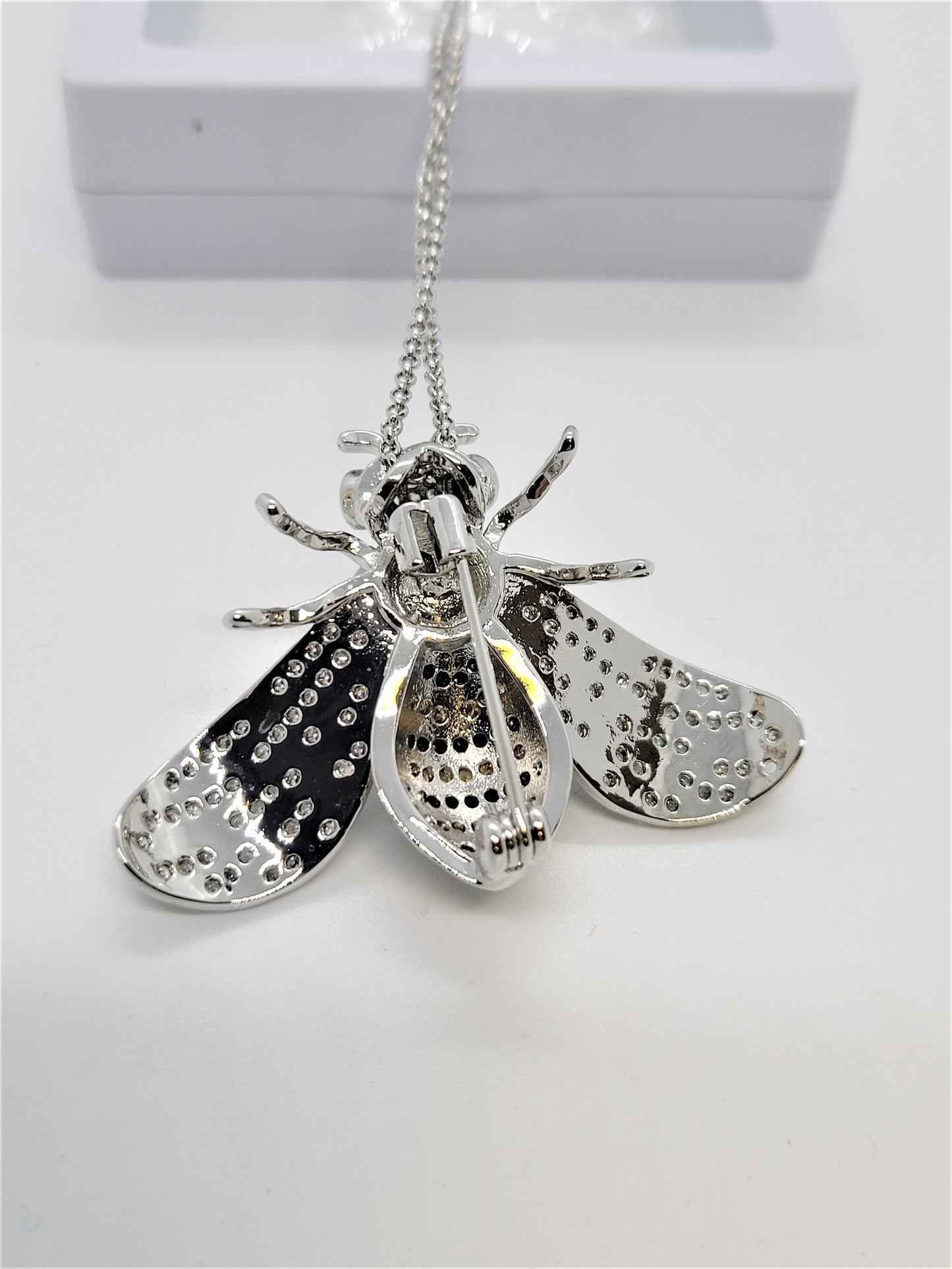 Stunning Crystal Bee Brooch Necklace Silver Tone