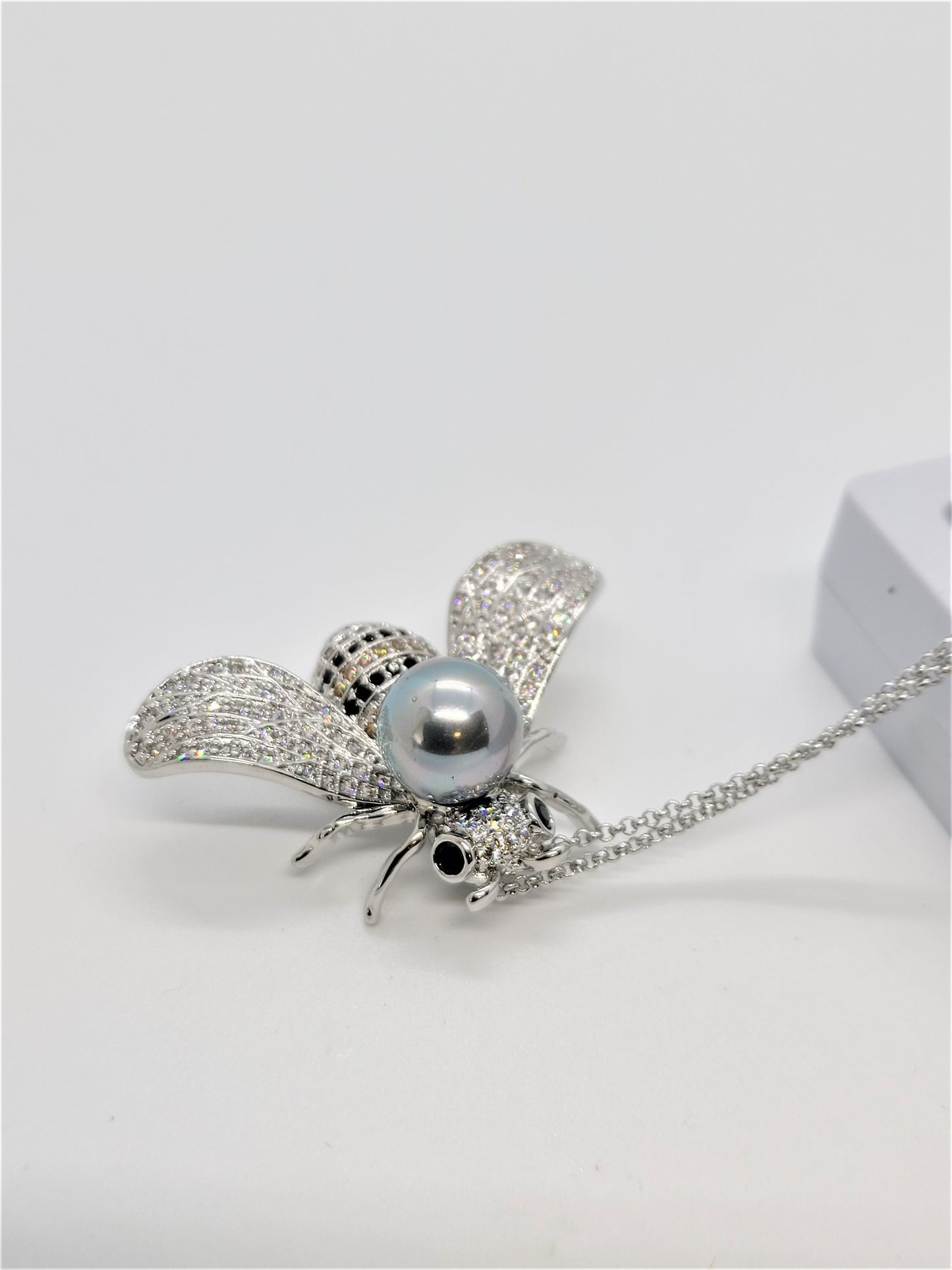 Stunning Crystal Bee Brooch Necklace Silver Tone