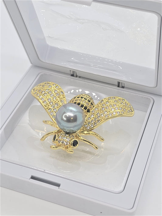 Stunning Crystal Bee Brooch Gold Tone