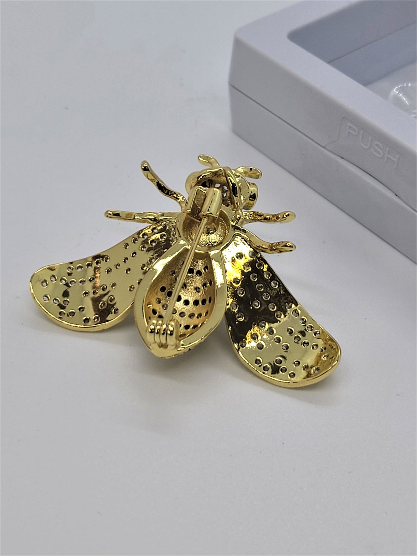 Stunning Crystal Bee Brooch Gold Tone