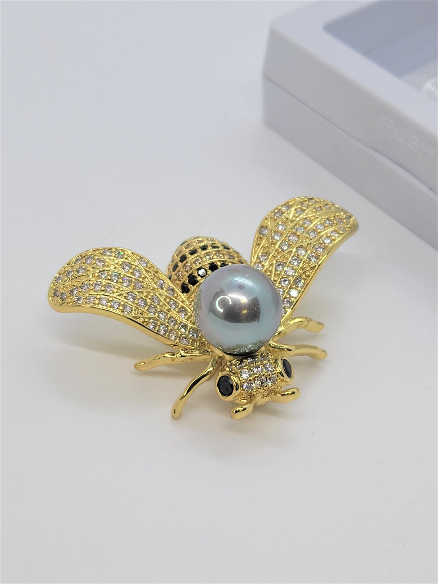 Stunning Crystal Bee Brooch Gold Tone