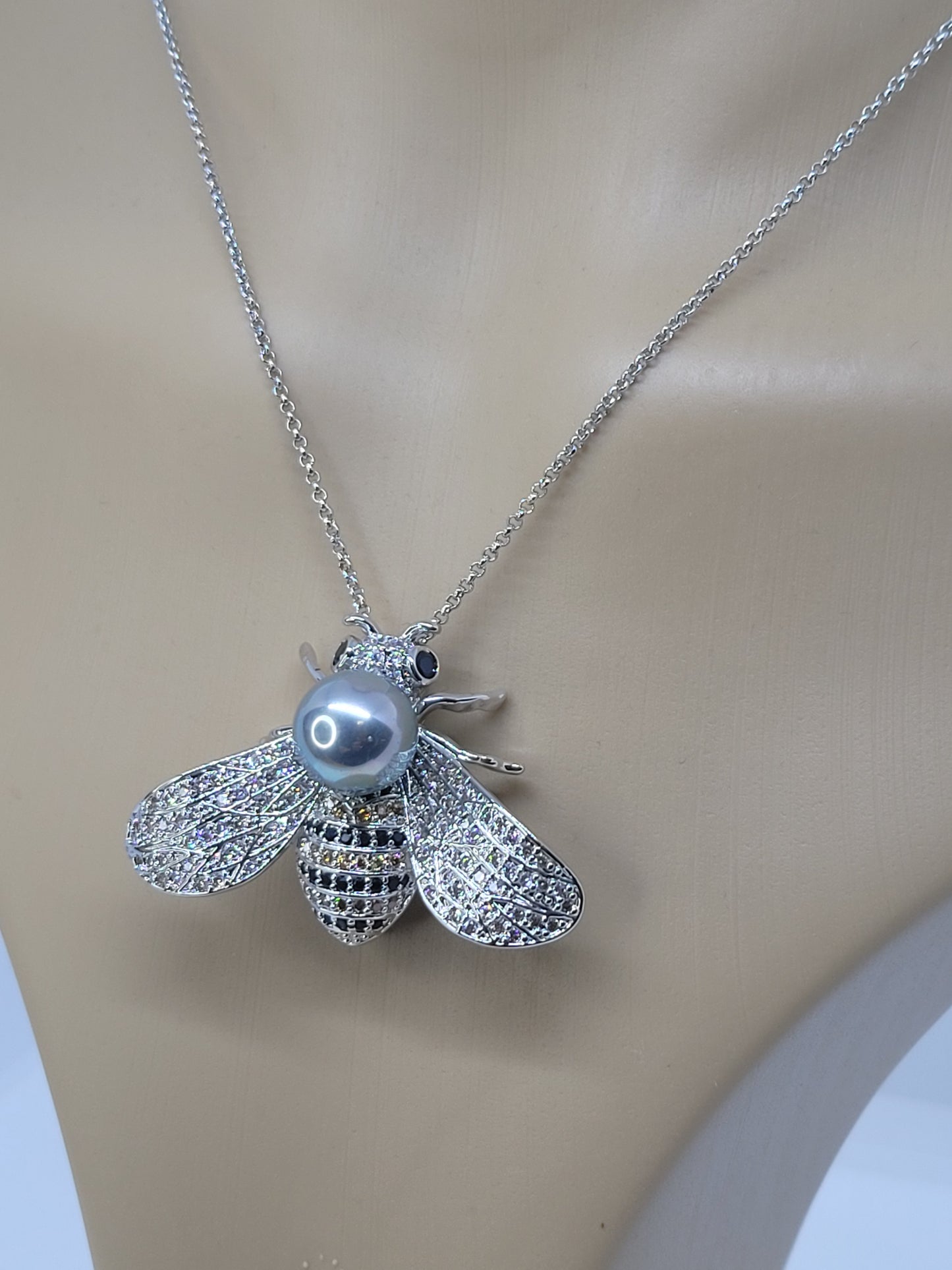 Stunning Crystal Bee Brooch Necklace Silver Tone