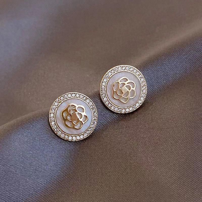 Women Fashion Round Flower Earrings in Gold Tone