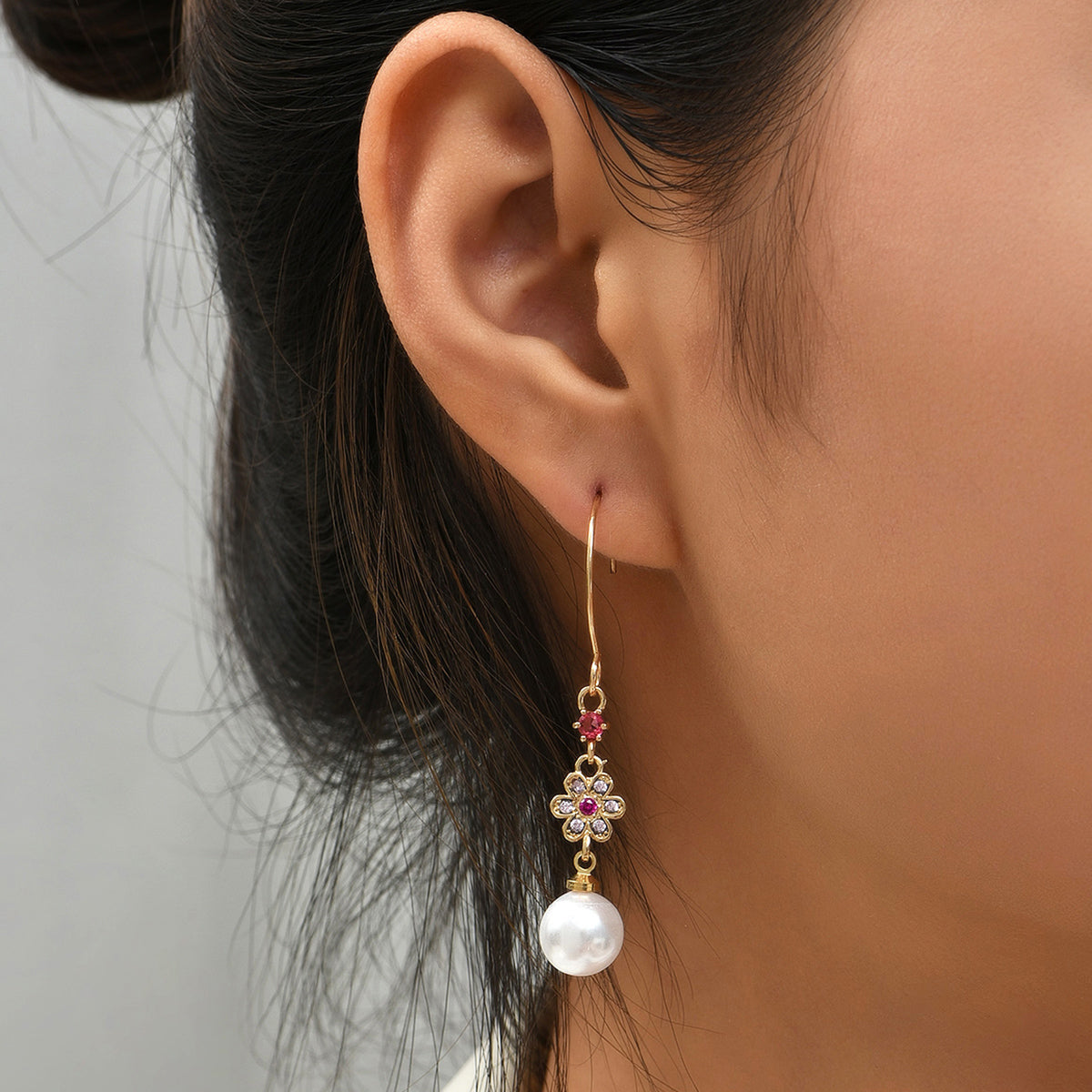 Gold Tone Red Crystal Pearl Drop Dangle earrings