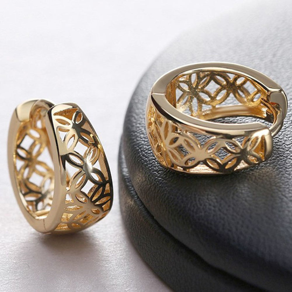 Golden hollow J- Hoops four-leaf petal earrings