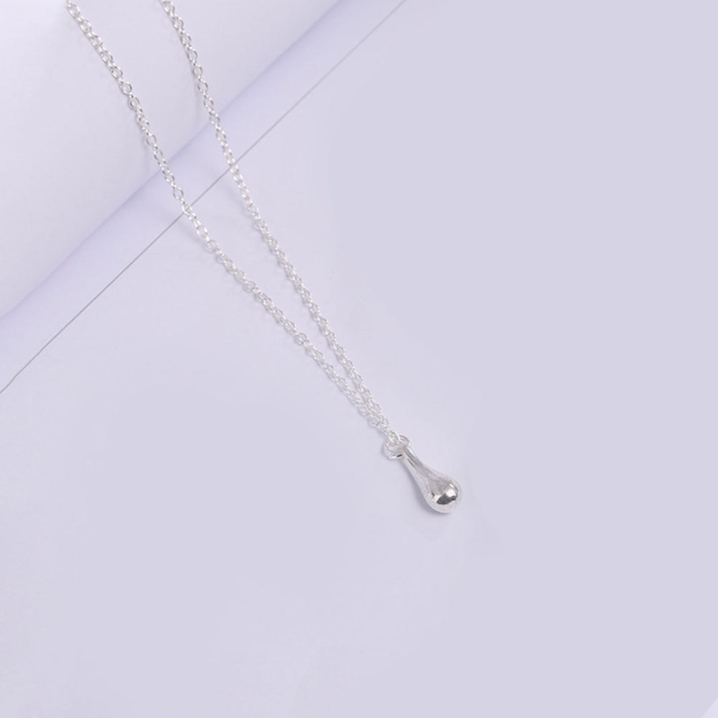 Silver Tone Teardrop Pendant Necklace