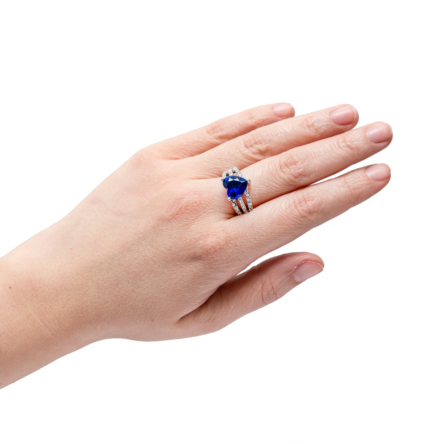 Gift Her Your Heart: Elegant Cubic Zirconia Crystal Ring She’ll Treasure