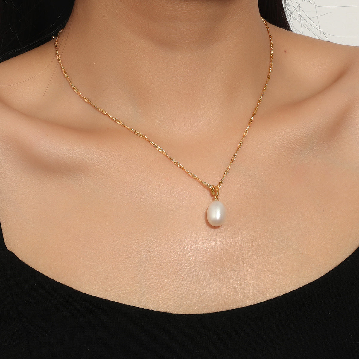 Stunning Freshwater Pearl Pendant Necklace