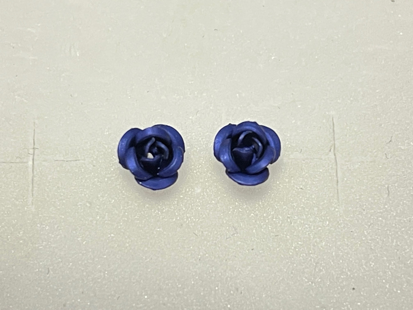 2 Pairs – Delicate Floral 3D Craved Rose Nylon Plastic Posts Stud Hypoallergenic Earrings