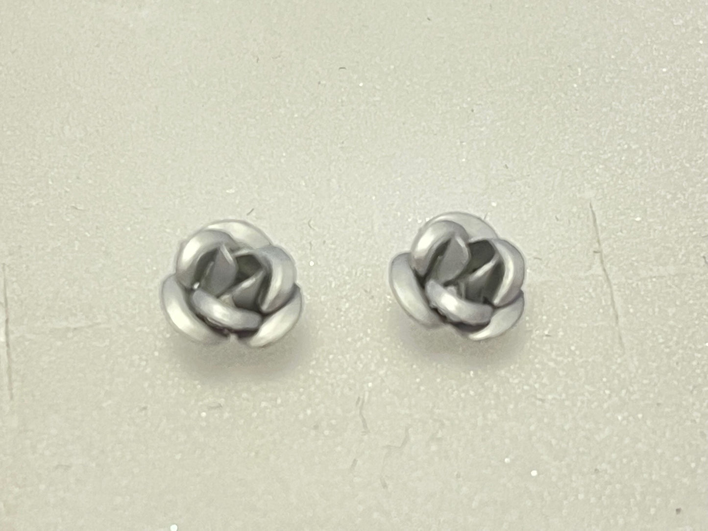 2 Pairs – Delicate Floral 3D Craved Rose Nylon Plastic Posts Stud Hypoallergenic Earrings