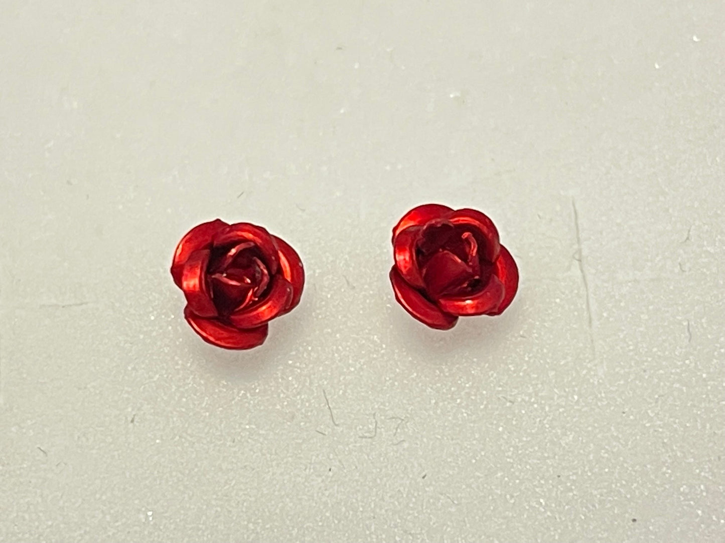 2 Pairs – Delicate Floral 3D Craved Rose Nylon Plastic Posts Stud Hypoallergenic Earrings