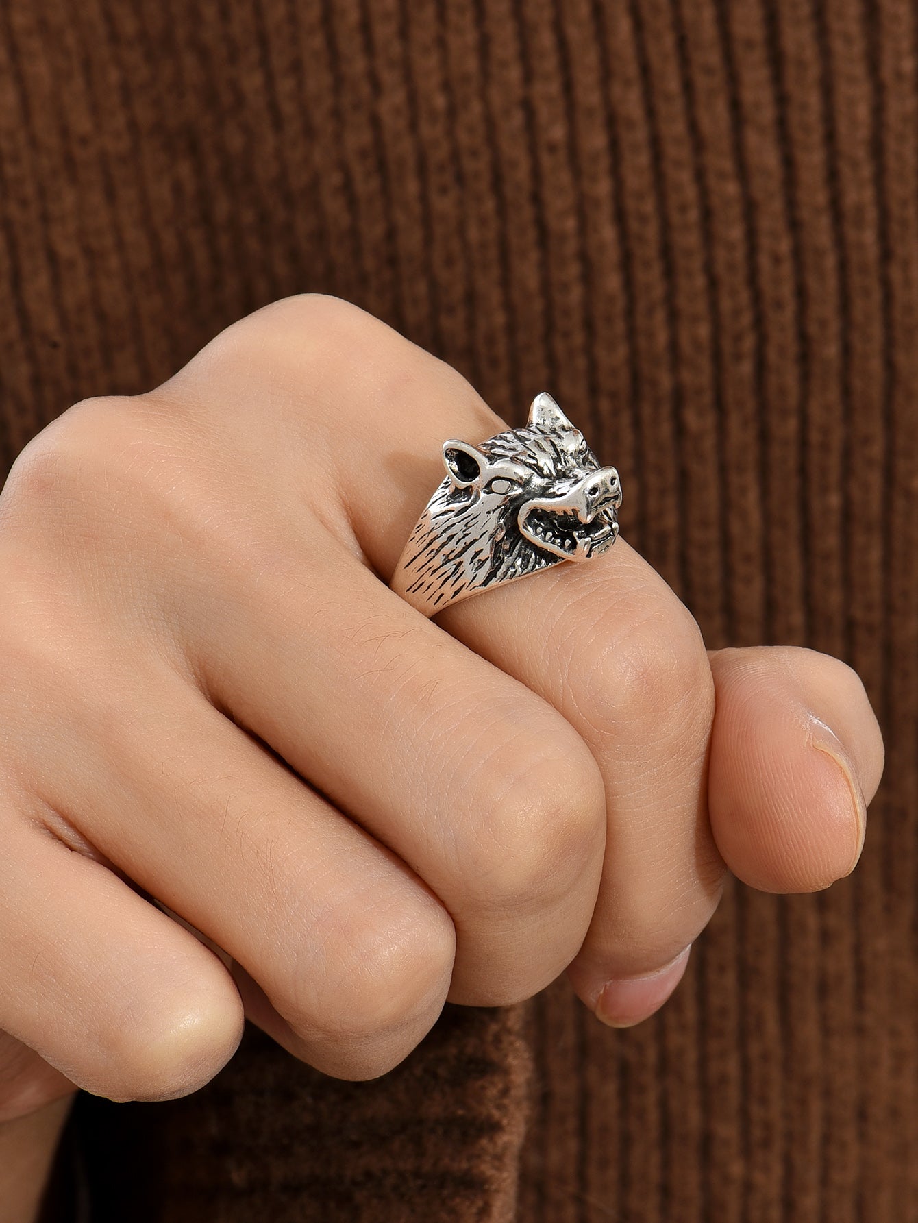 Fashionable Wolf Head Ring Silver Tone