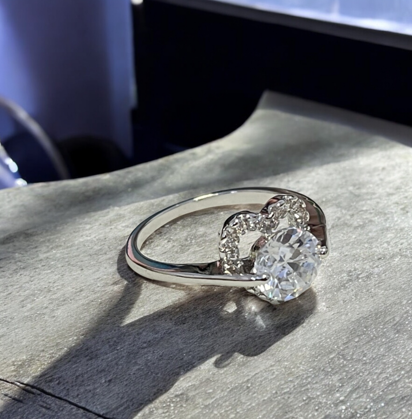 Vintage Heart Halo Zircon Crystal Ring