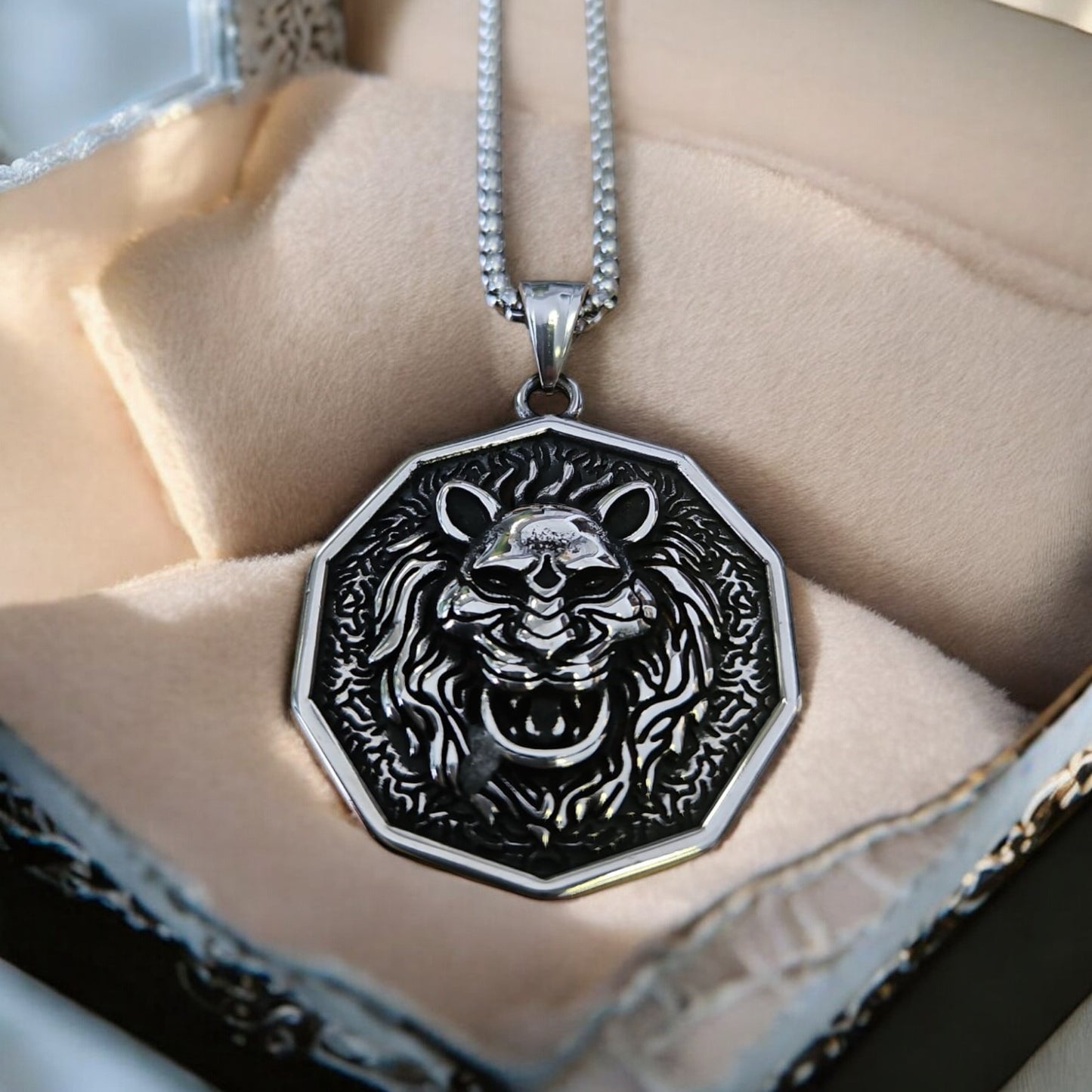 Men's Domineering Lion Head Stainless Steel Pendant Necklace