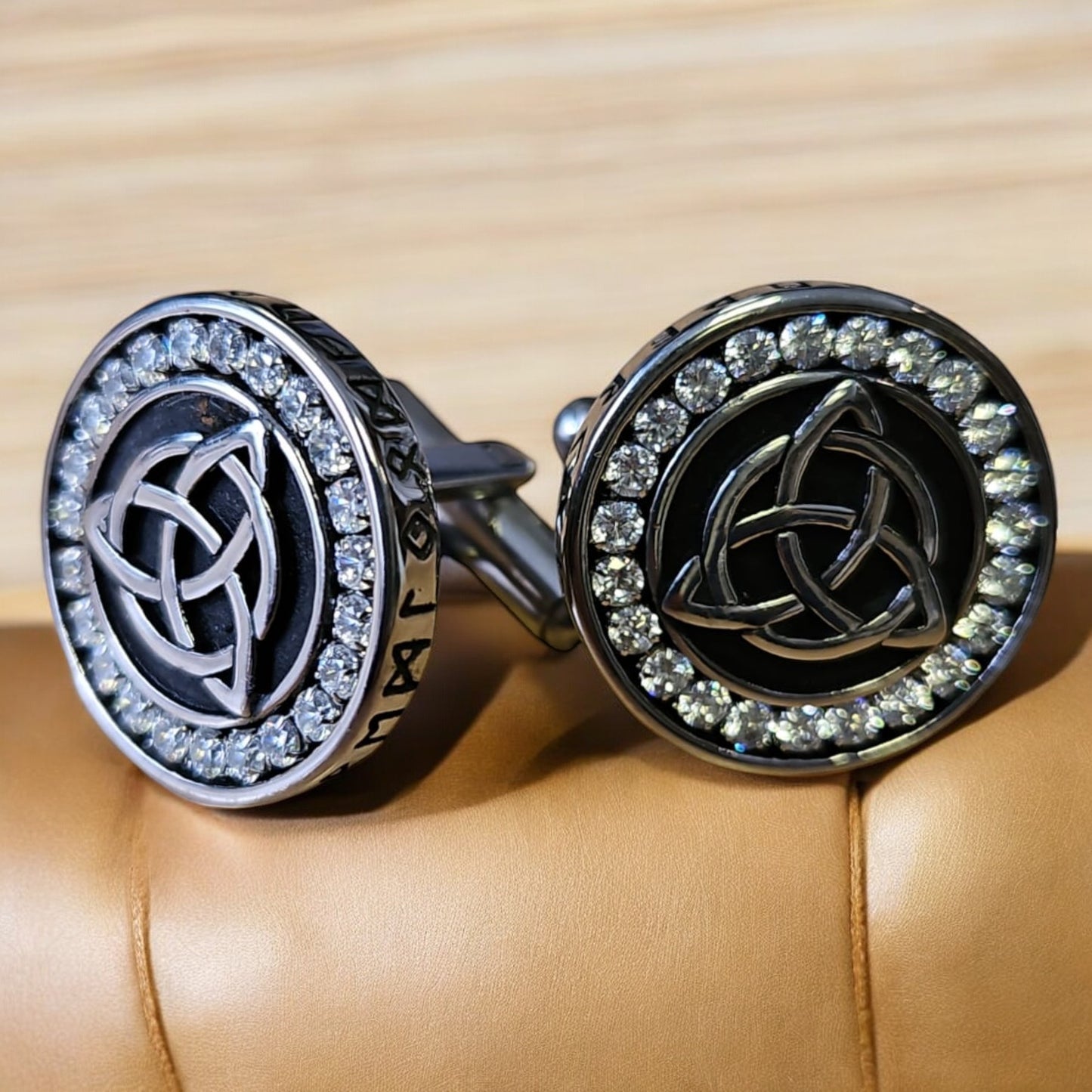 Men's Trinity Celtic Stainless Steel Crystal Round Cufflinks – Timeless Elegance with Celtic Heritage