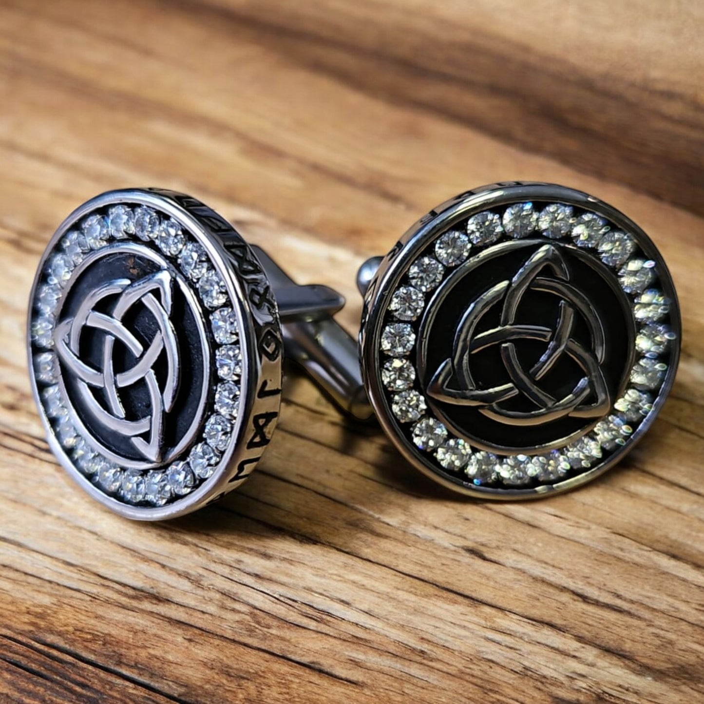 Men's Trinity Celtic Stainless Steel Crystal Round Cufflinks – Timeless Elegance with Celtic Heritage
