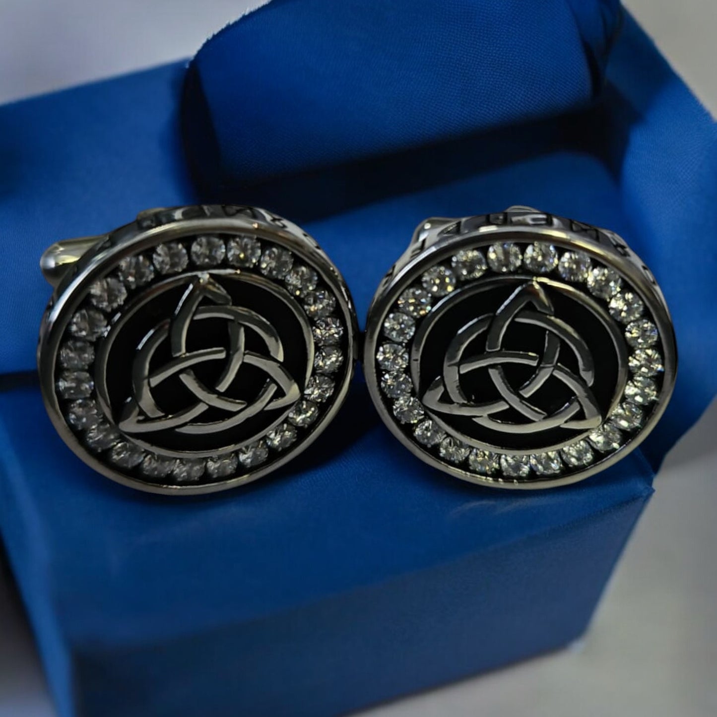 Men's Trinity Celtic Stainless Steel Crystal Round Cufflinks – Timeless Elegance with Celtic Heritage