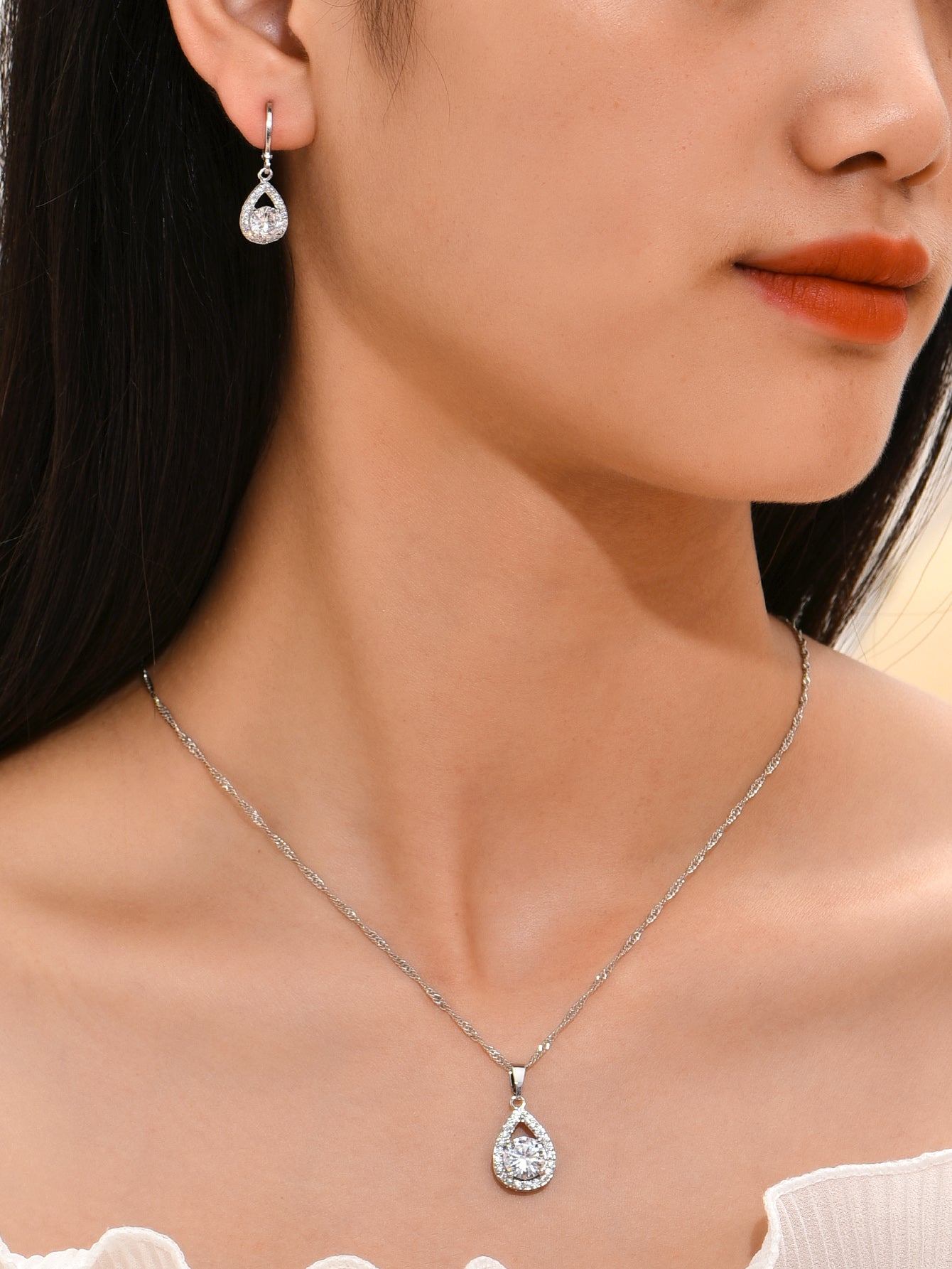 Women Fashion Crystal Exquisite Drop Pendant Necklace and Earrings Set