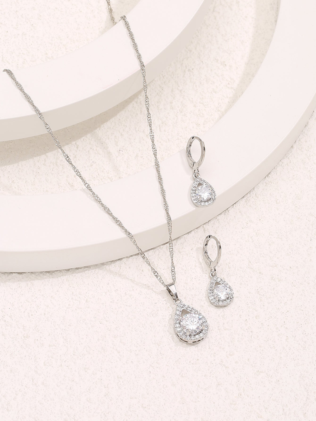 Women Fashion Crystal Exquisite Drop Pendant Necklace and Earrings Set