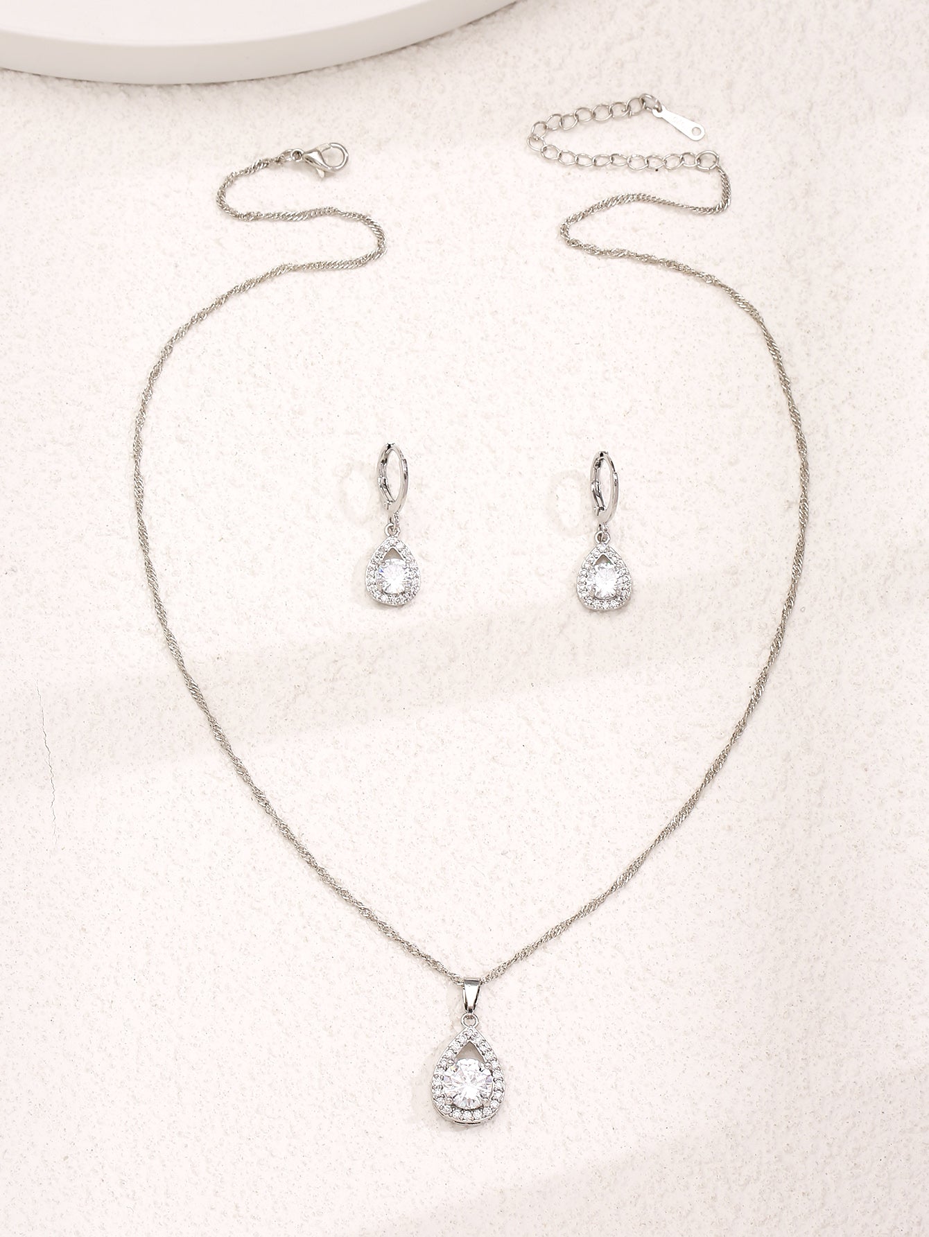 Women Fashion Crystal Exquisite Drop Pendant Necklace and Earrings Set