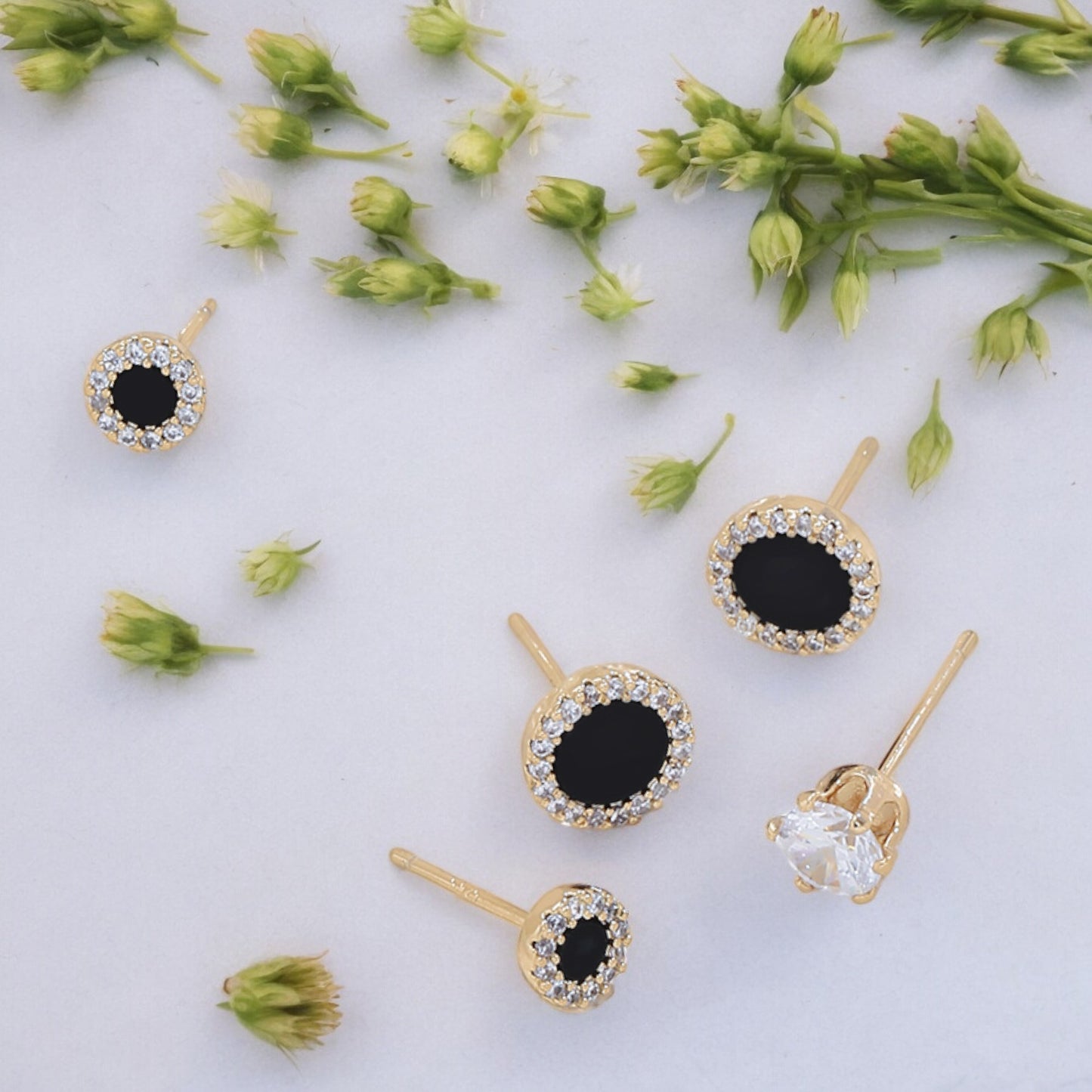 6pcs Beautiful Black and Crystal Round Stud Earrings Set