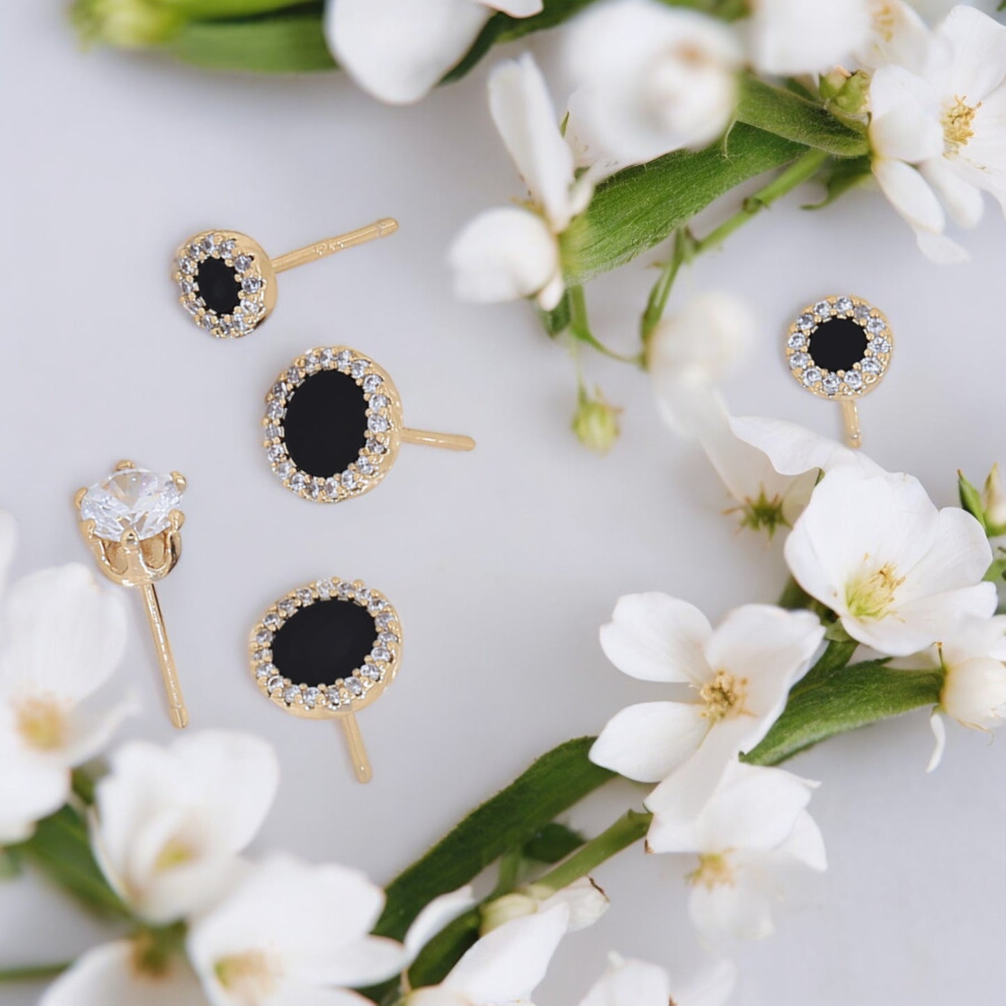 6pcs Beautiful Black and Crystal Round Stud Earrings Set