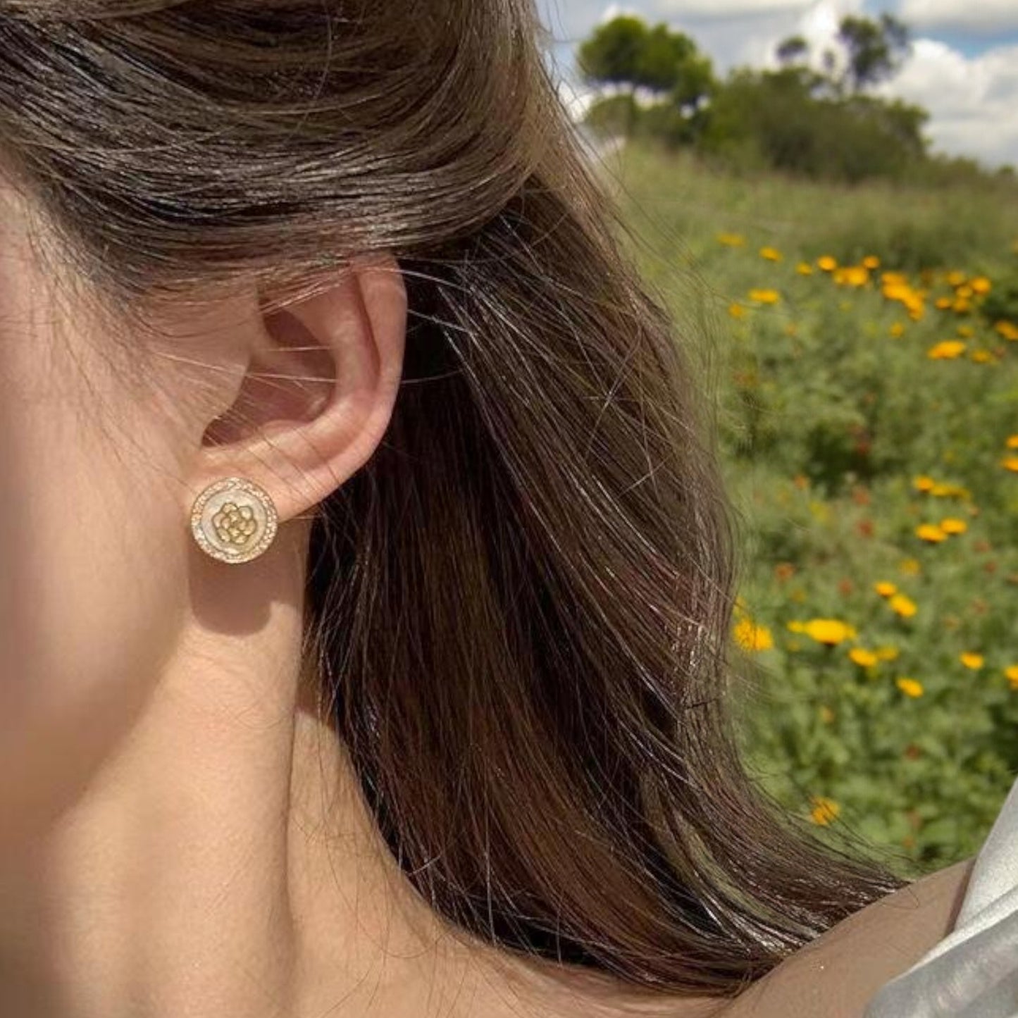 Women Fashion Round Flower Earrings in Gold Tone