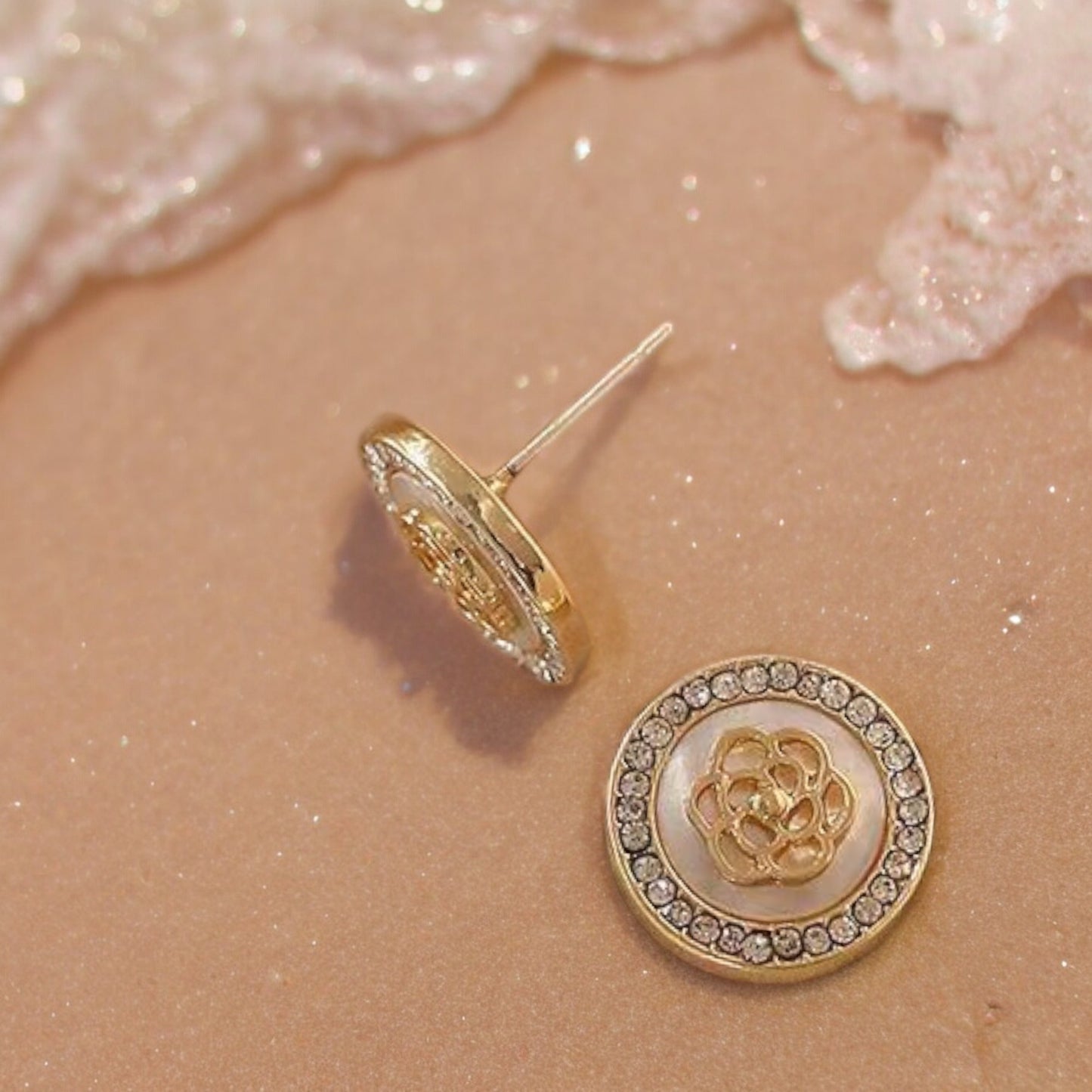 Women Fashion Round Flower Earrings in Gold Tone