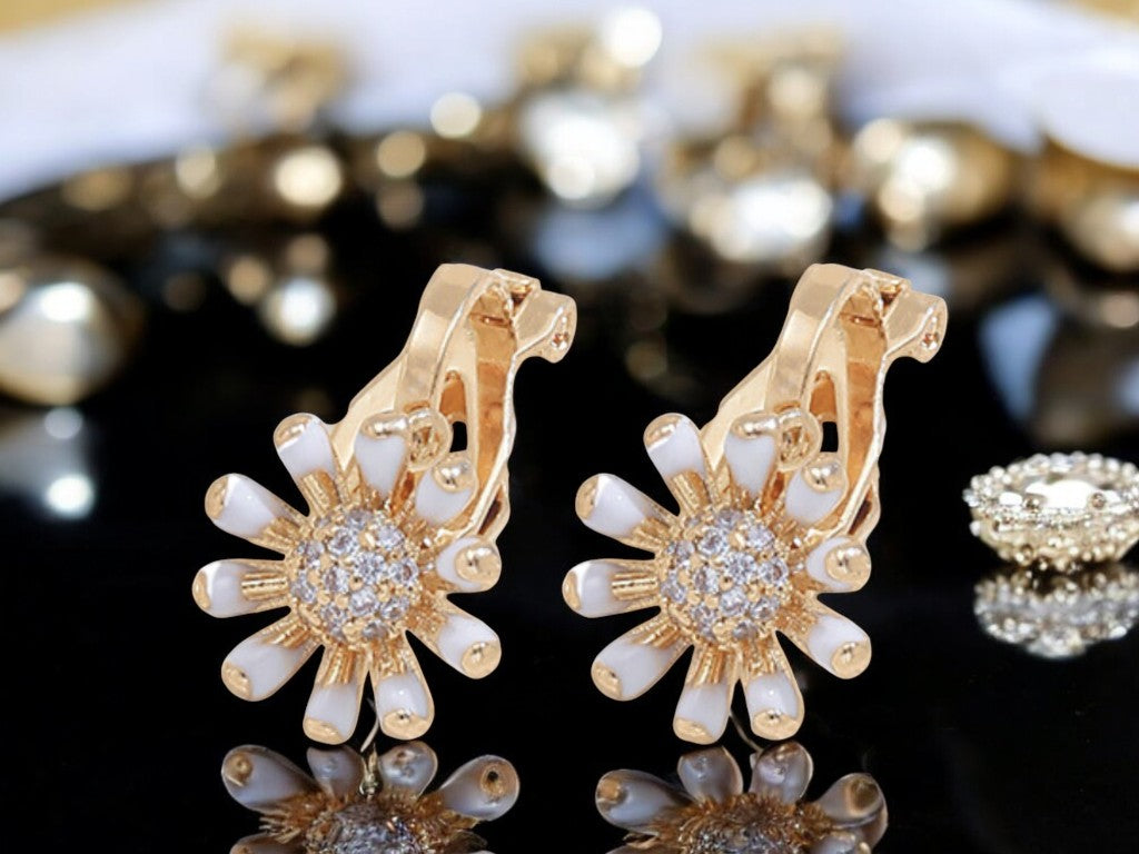 Beautiful Daisy Flower Clip on Earrings in Gold Tone