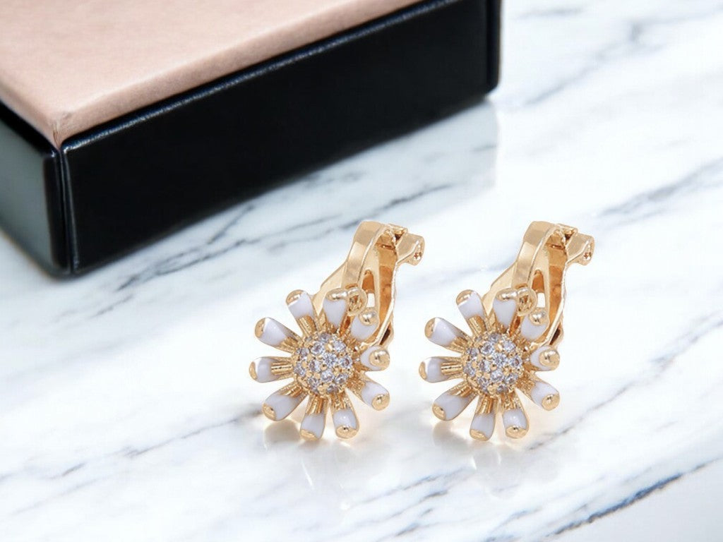 Beautiful Daisy Flower Clip on Earrings in Gold Tone