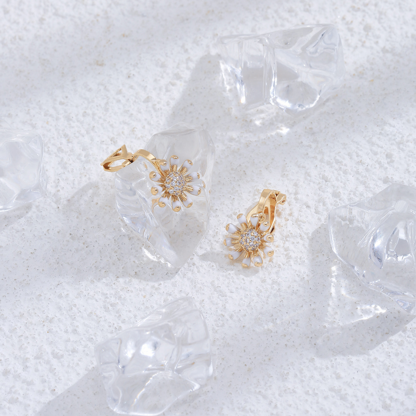 Beautiful Daisy Flower Clip on Earrings in Gold Tone