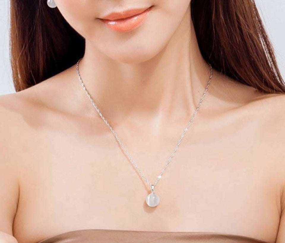 925 Sterling Silver Pendant for Women Made with a Classic Round Opal Stone
