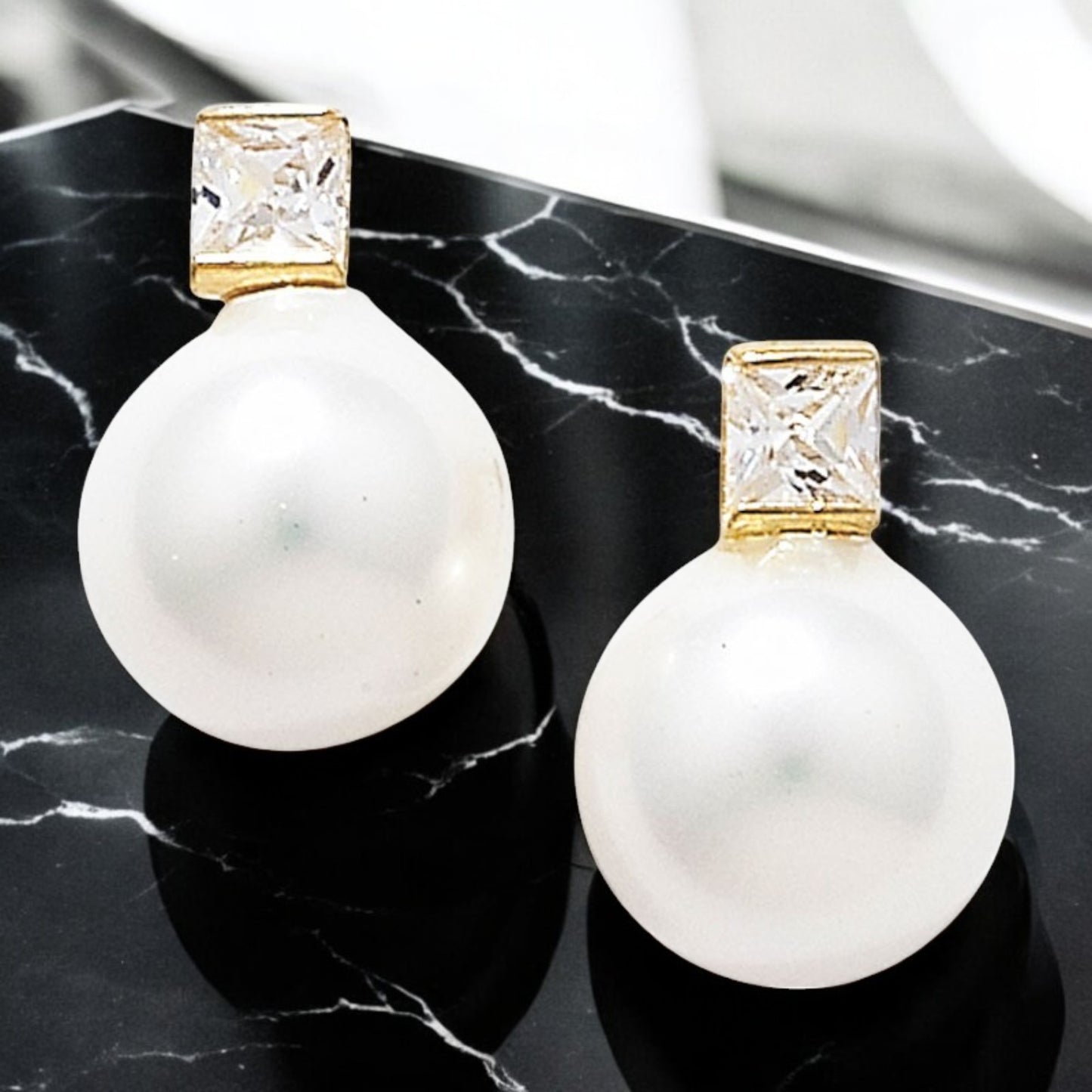 9ct Gold Cubic Zirconia 8mm Pearl Stud Earrings