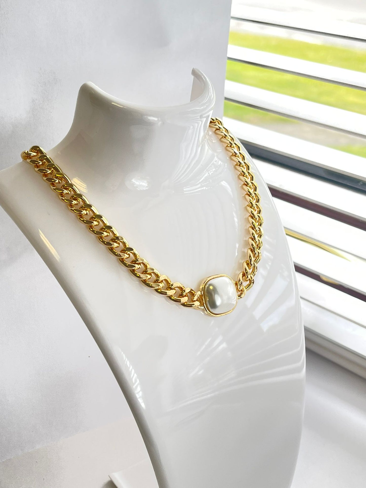 Gold Tone Square Pearl Thick Chunky Chain Pendant Necklace