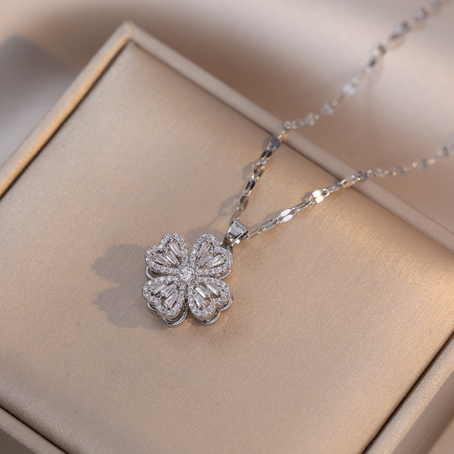 Fashionable Rotating Crystal Four Leaf Clover Spinning Fidget Pendant Necklace