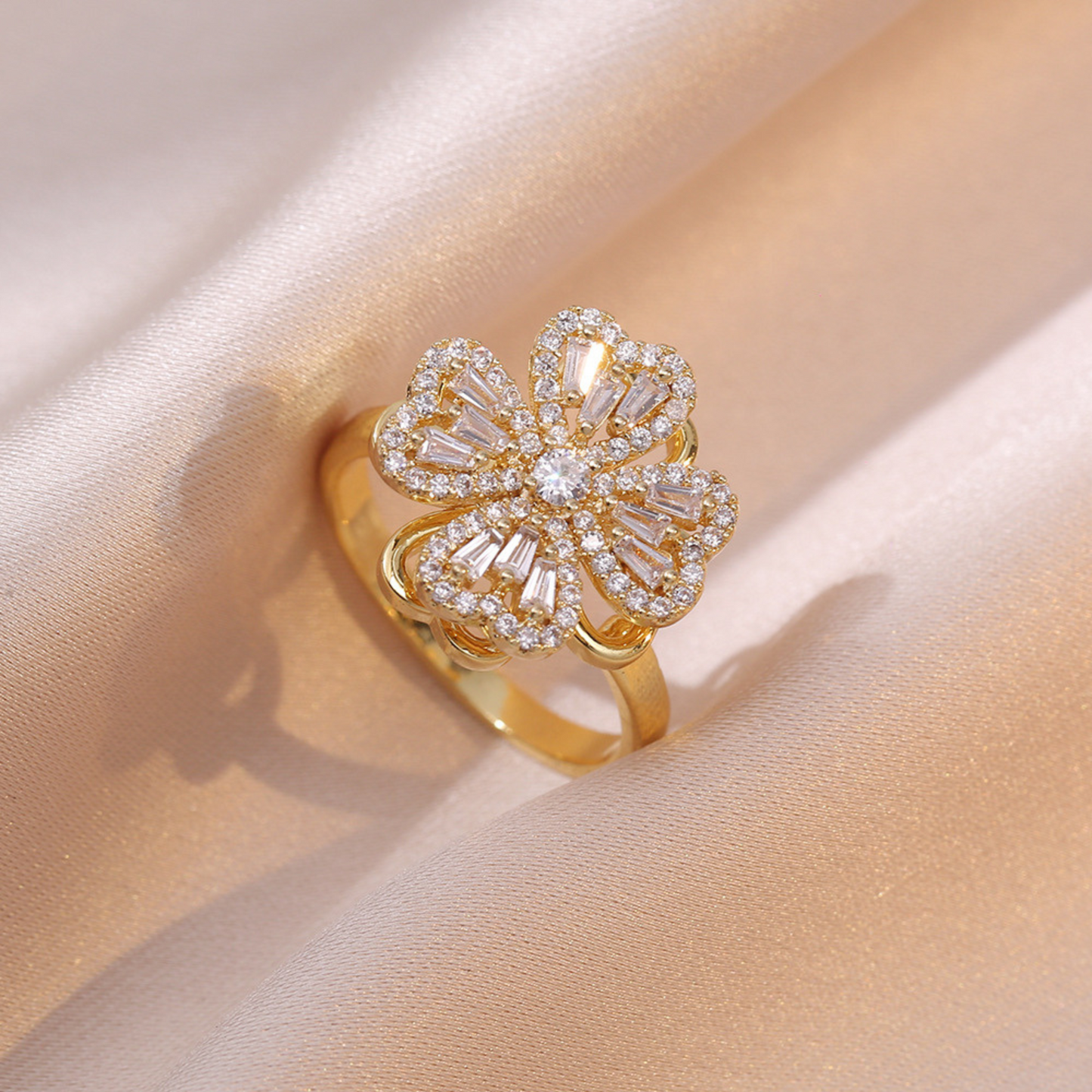 Fashionable Rotating Crystal Four Leaf Clover Spinning Fidget Open Ring