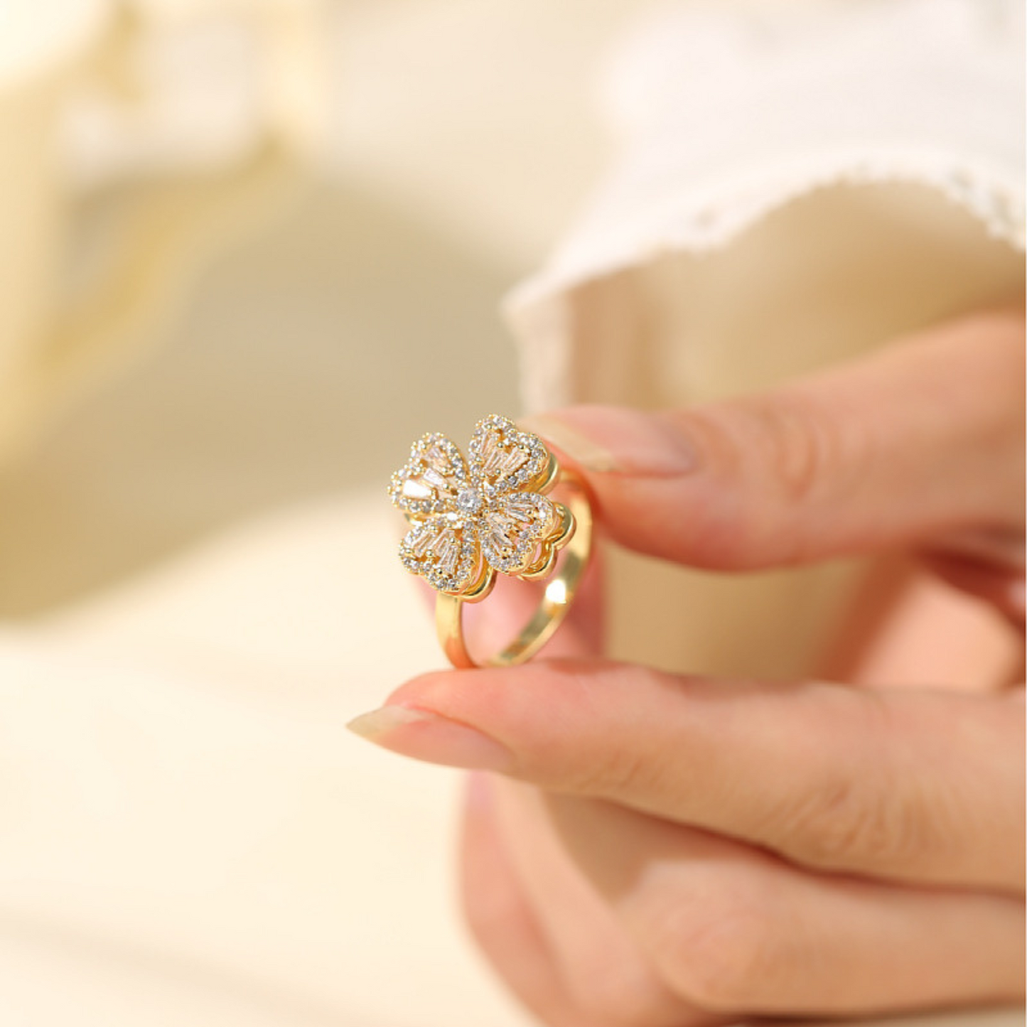 Fashionable Rotating Crystal Four Leaf Clover Spinning Fidget Open Ring