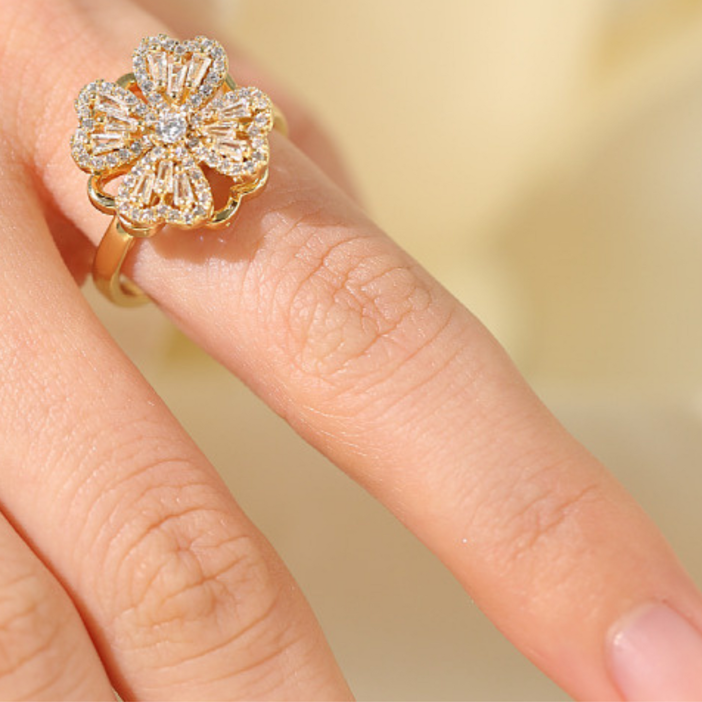 Fashionable Rotating Crystal Four Leaf Clover Spinning Fidget Open Ring