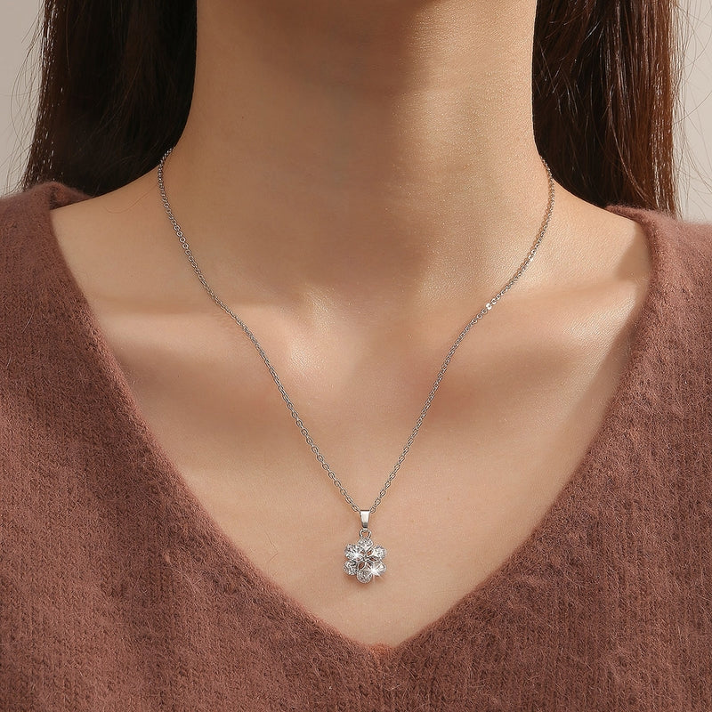 Beautiful Snowflake Zirconia Crystal Silver Pendant Necklace