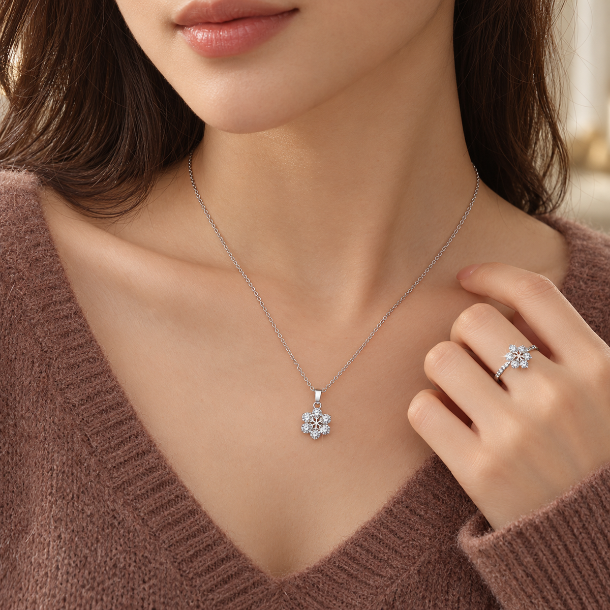 Beautiful Snowflake Zirconia Crystal Silver Pendant Necklace